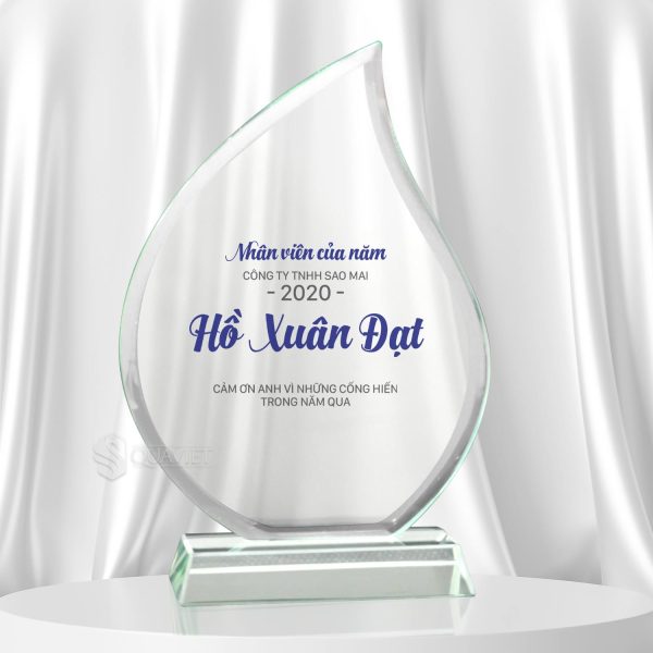 Cúp pha lê nhân viên của năm
