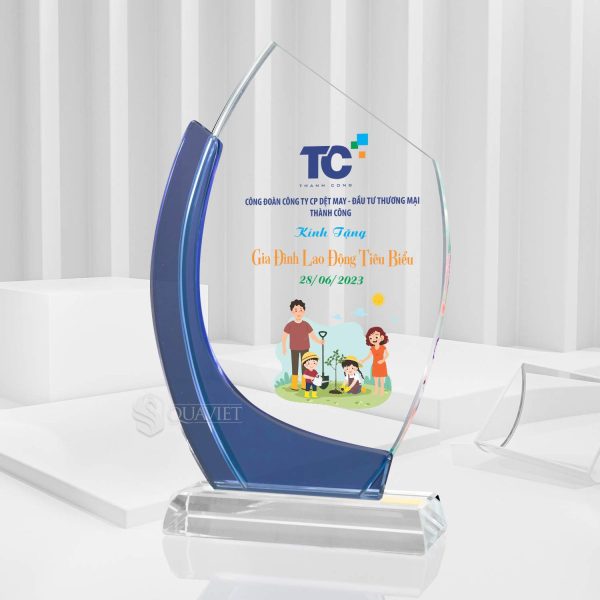 Cúp pha lê kính tặng cho gia đình